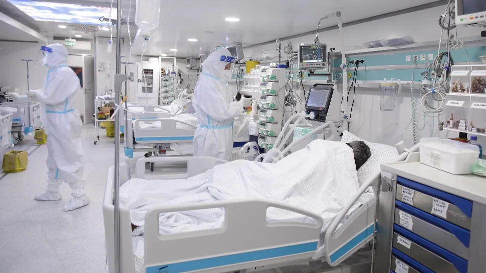 Stiuație DRAMATICĂ la Deva. Pacienții așteaptă cu orele în ambulanță, până se eliberează un pat la ATI