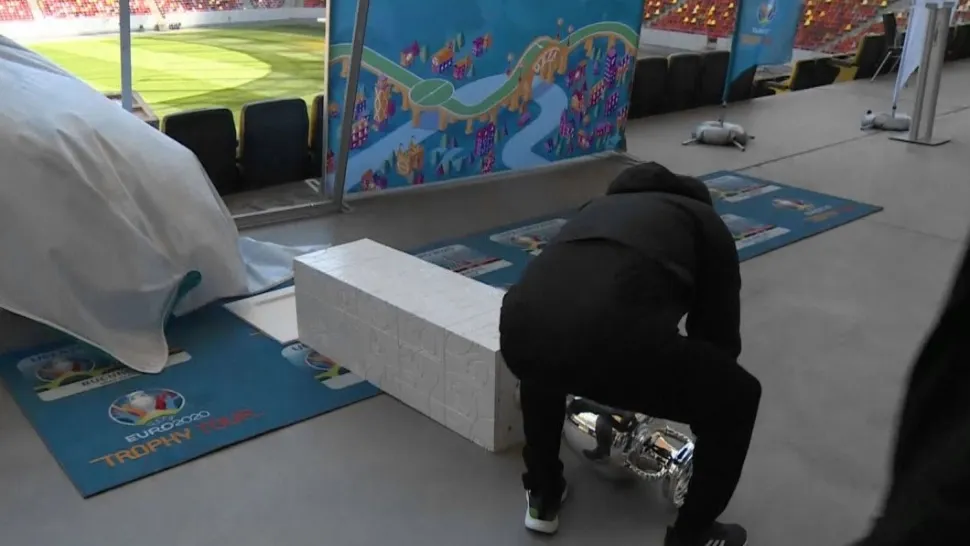 Urmări grave după ce trofeul Euro 2020 s-a prăbuşit la Bucureşti: ,,S-a strâmbat acum''