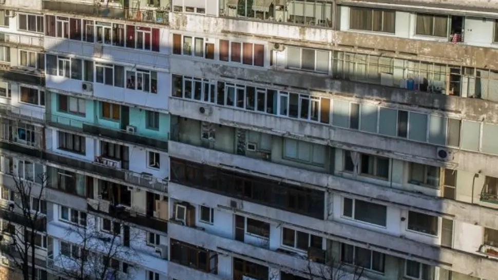 Un bătrân din Capitală a murit, după ce a căzut de la etajul 8. Prima ipoteză, sinuciderea