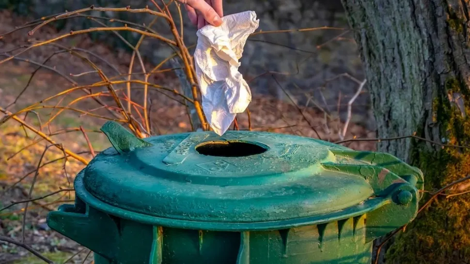 Deșeuri reciclate pe hârtie, prejudiciu uriaș - percheziții de amploare în București și alte 6 județe