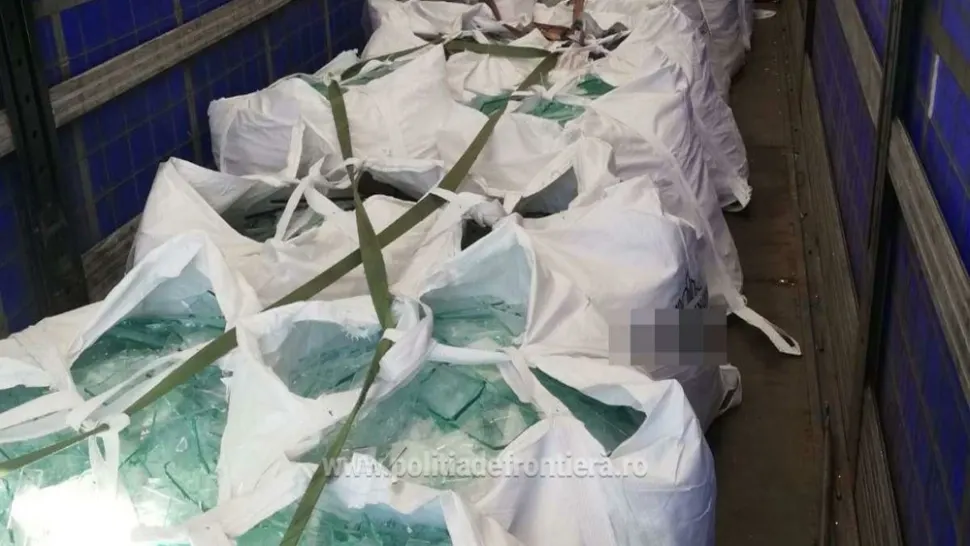 10 tone de deșeuri din sticlă, descoperite în Vama Giurgiu, într-un ansamblu rutier. De unde proveneau reziduurile