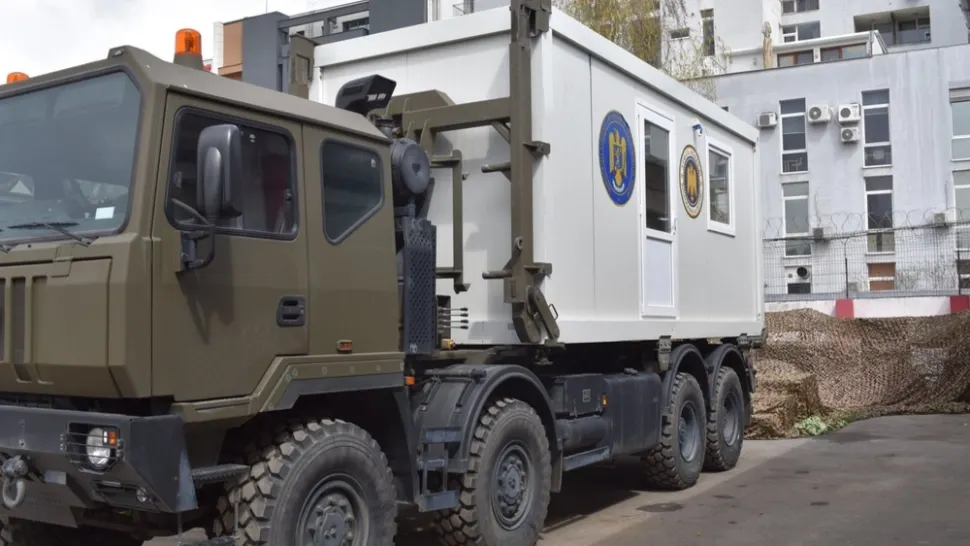Un subofiţer de la Centrul de vaccinare de la Brigada Multinaţională din Craiova, acuzat că le-a cerut băutură celor veniţi la imunizare