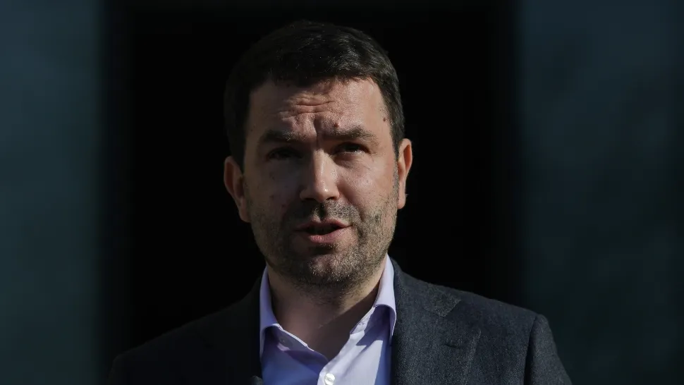 Întâlnirea dintre ministrul DRULĂ și operatorii de transport s-a finalizat FĂRĂ niciun rezultat concret. Drulă: Le-am explicat ferm că rupem pisica în două