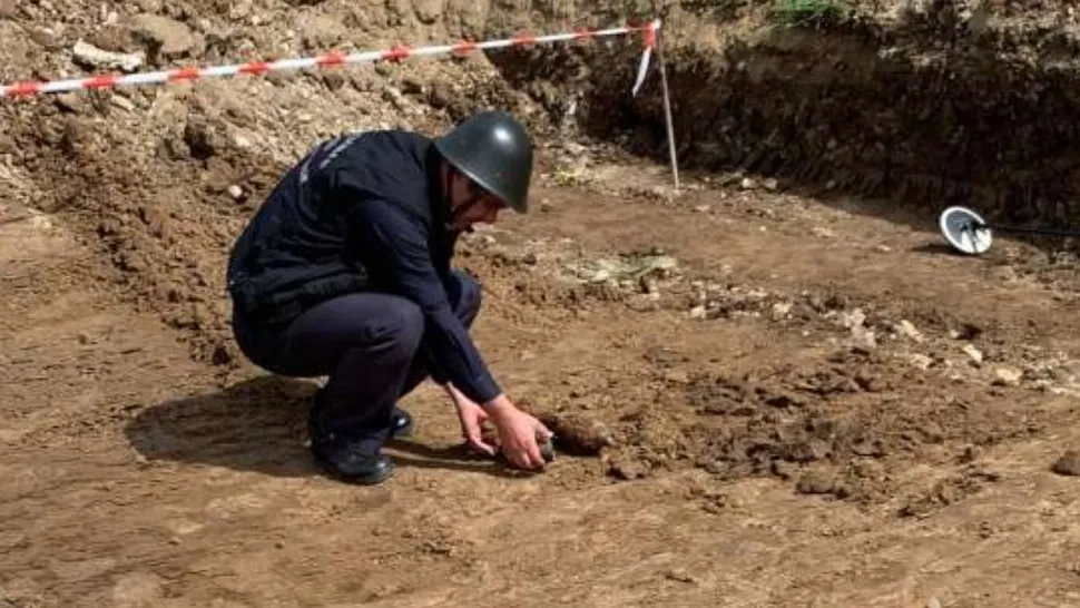 Pericol în Oradea! Muniție de artilerie neexplodată, descoperită pe o stradă 