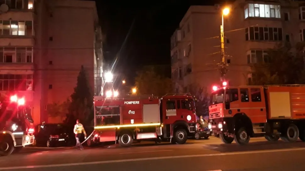  VIDEO Incendiu violent într-un bloc Constanța - Zeci de persoane, inclusiv copii, EVACUATE