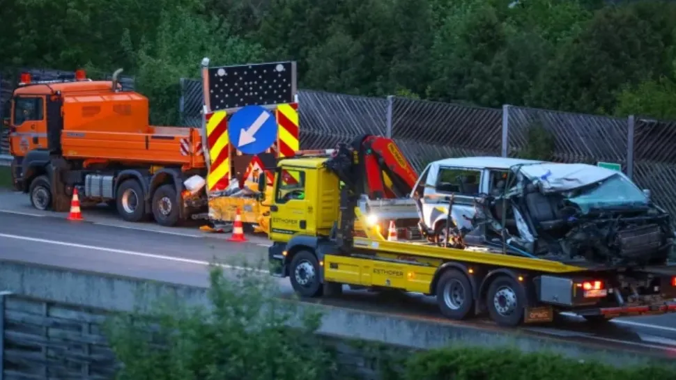 VIDEO Microbuz plin cu români, accident VIOLENT în Austria - 2 MORȚI și 4 raniți grav
