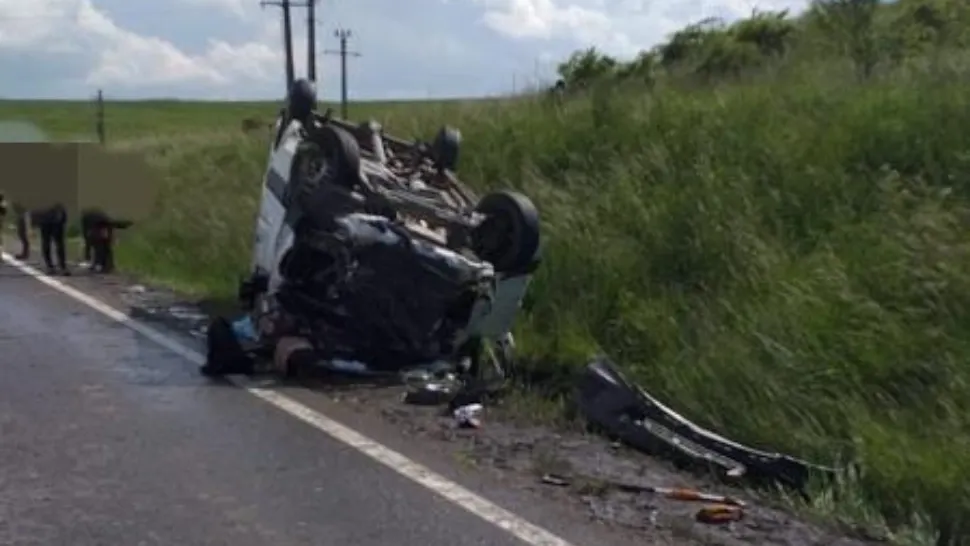 Accident grav între Cluj-Napoca şi Turda: Un microbuz s-a răsturnat, opt persoane au fost rănite