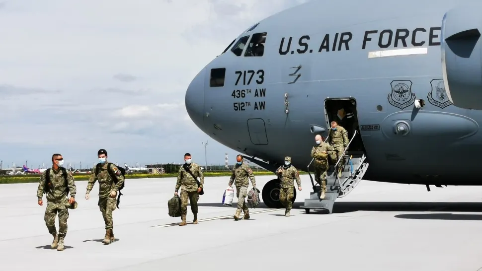 Primii militari români s-au întors din Afganistan - 600 de militari sunt așteptați acasă