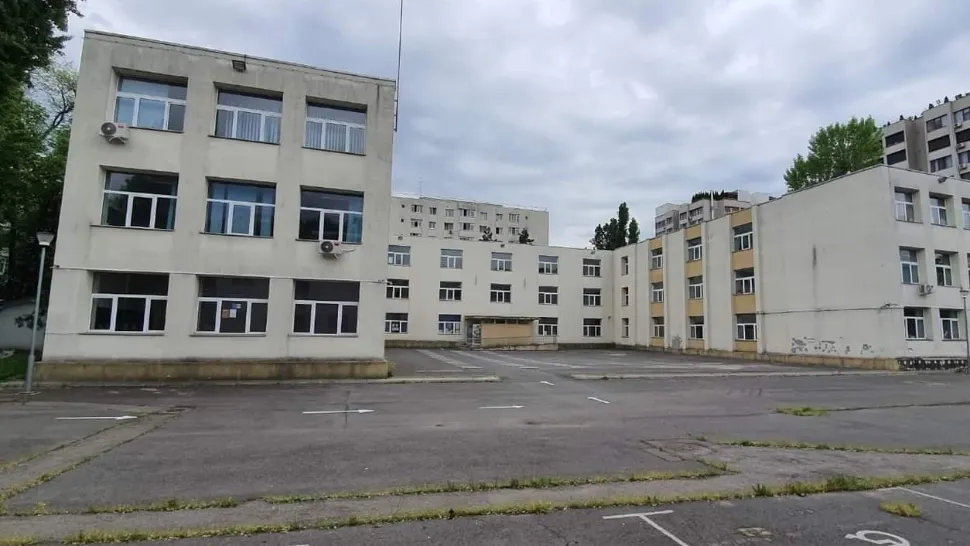 Școală distrusă, în pericol de prăbușire în Capitală! Ce se întâmplă cu elevii trimiși la ore