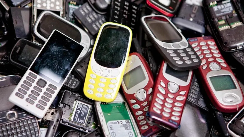 O tonă de telefoane mobile conține de 100 de ori mai mult aur decât o tonă de minereu de aur! Numai în România se estimează că există în jur de 2000 de tone de telefoane vechi 