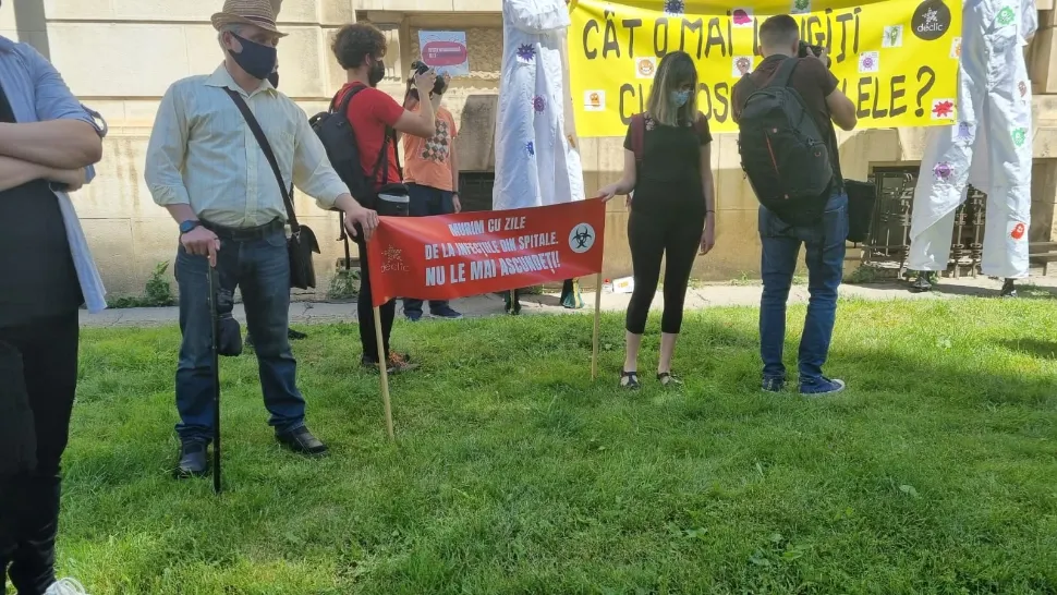 FOTO Protest INEDIT la Ministerul Sănătății pentru raportarea infecțiilor nosocomiale