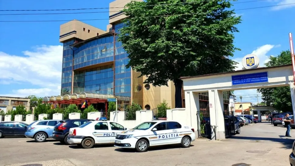  După primarul Marian Voicu, au fost reținut toate cele 16 persoane cercetate în dosarul fraudei de la Ciorani. Majoritate sunt angajați ai Primăriei