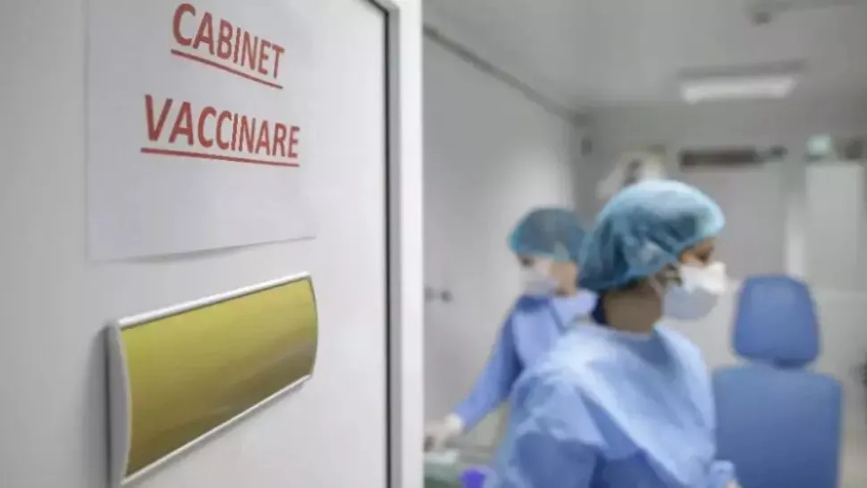 Interesul românilor pentru vaccinare SCADE. Valeriu Gheorghiță: unele centre vor fi închise. Ce soluție propune