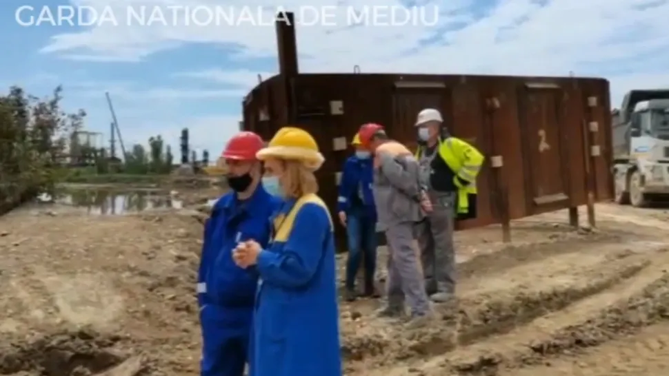 O mare rafinărie din Ploiești, amendată cu 100.000 de lei pentru poluare 