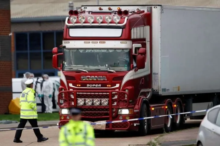Român ARESTAT în cazul celor 39 de vietnamezi morți în remorca unui camion, în Marea Britanie