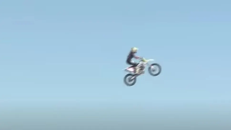 Tragedie filmată. Un cascador american a murit în timp ce se antrena pentru doborârea recordului mondial la săritura cu motocicleta