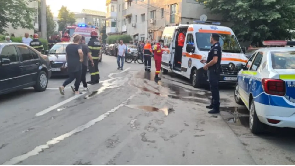 Explozie într-un bloc din Focșani - un om a fost grav rănit. Locatarii, evacuați de urgență