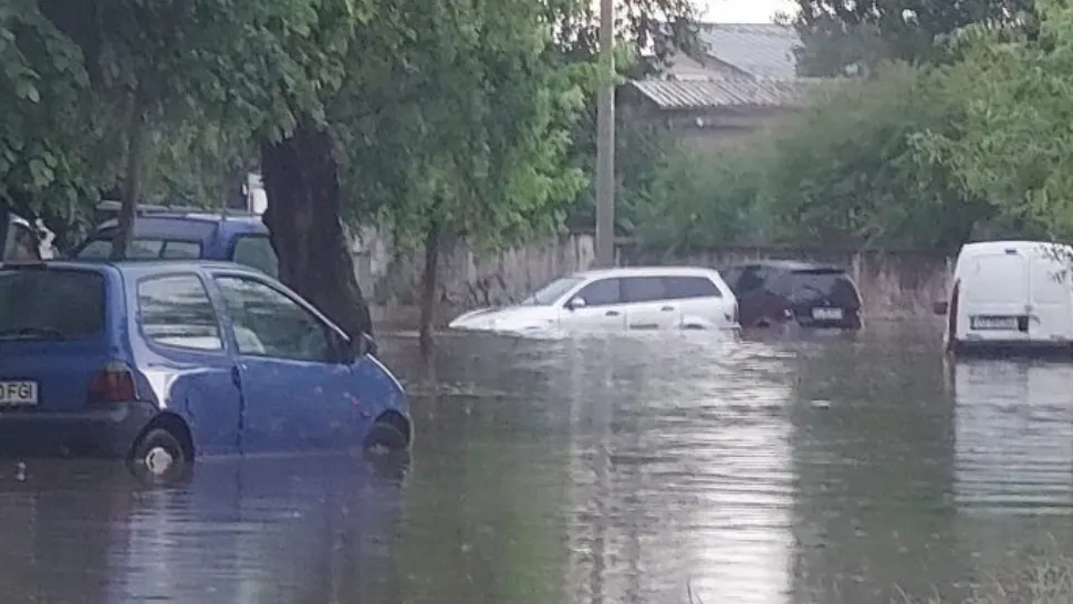 PROGNOZA meteorologilor. Când scăpăm de furtuni și ploile apocaliptice
