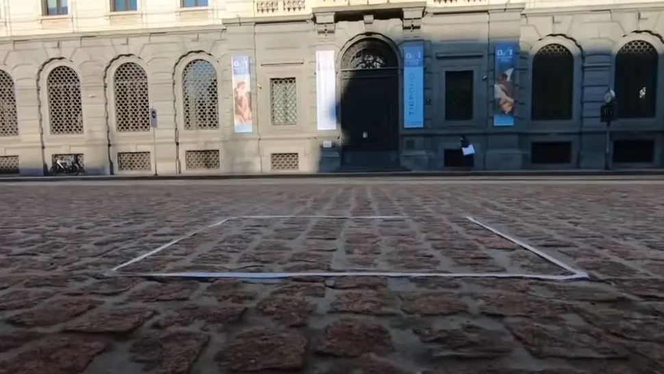BIZAR. Un anonim a cumpărat „sculptura invizibilă”. VIDEO