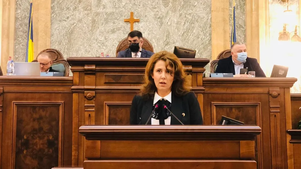 Ședință ”de pomină” la Consiliul Local Bacău - 4 consilieri ai puterii au votat de pe plajă: ”Viziteu a improvizat un simulacru de ședință. Au votat, în dispreț față de lege, din concediu!”