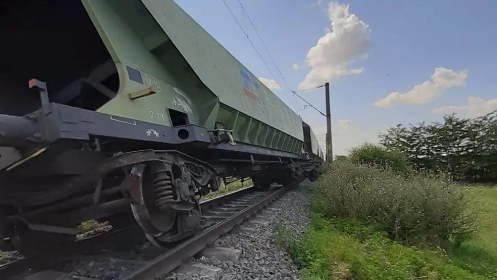 HAOS pe calea ferată, după ce un tren a deraiat la Fetești: Mai multe trenuri anulate, iar altele deviate. Întârzieri URIAȘE