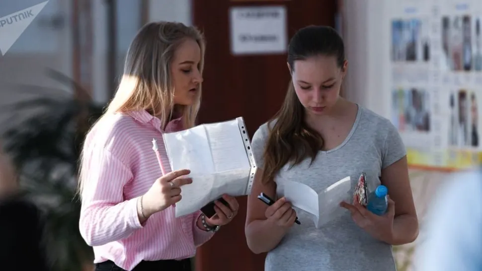 REZULTATE BAC 2024. Numărul mediilor de 10, aproape la jumătate față de anul trecut. Rata de promovare după prima sesiune a fost de 76,4%