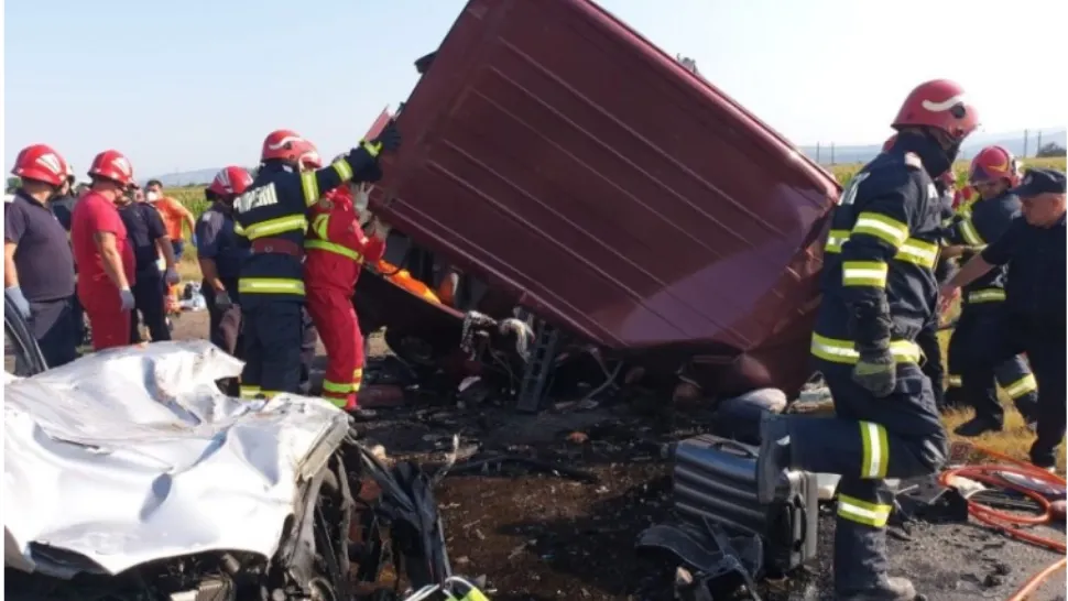 Minorul rănit duminică, în accidentul din județul Bacău, transferat la București cu un elicopter. Cât de GRAVĂ este situația