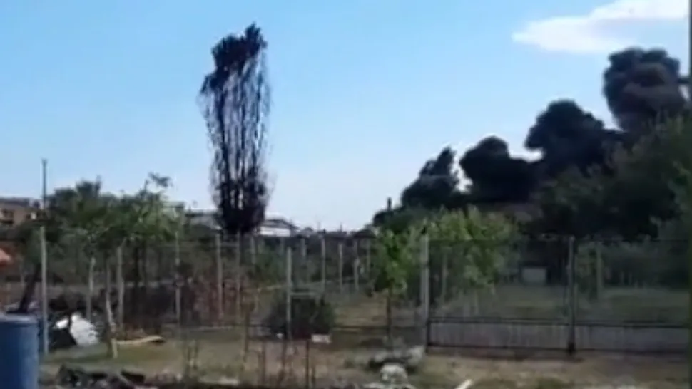 VIDEO Fum TOXIC, la 3 zile de la incendiul de la depozitul din Salonta