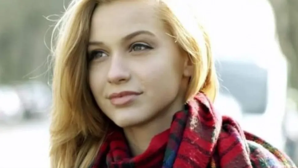 O elevă de 16 ani s-a spânzurat în toaleta școlii. Motivul e halucinant