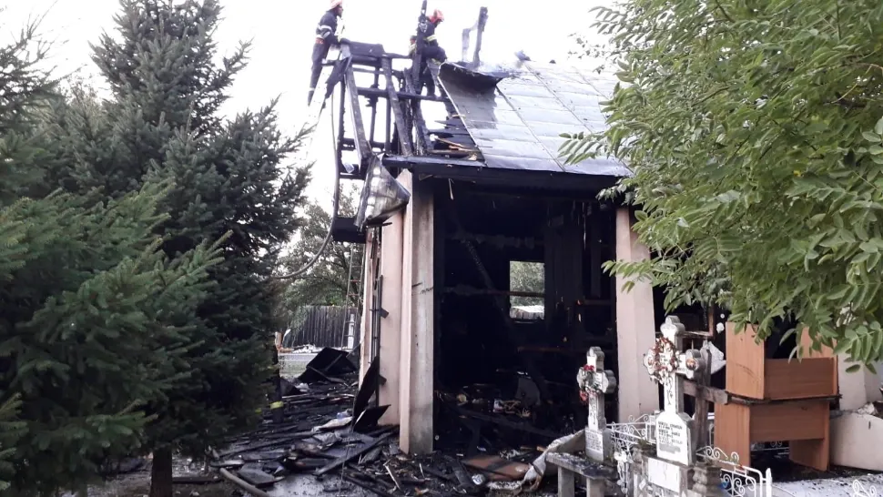 O biserică s-a făcut scrum într-un incendiu din Vrancea - Nu a mai putut fi salvat nimic