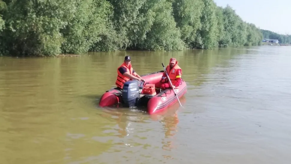 VIDEO Accident naval pe Dunăre: o barcă cu 9 persoane la bord, răsturnată. Conducătorul ambarcaţiunii era băut