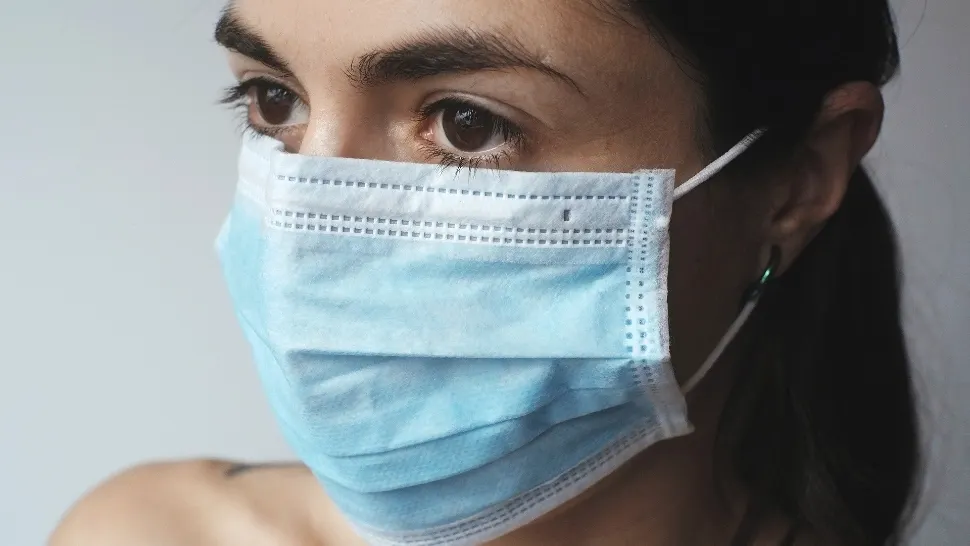 ALERTĂ MEDICALĂ: 4 noi simptome COVID-19, raportate de persoane vaccinate cu ambele doze 