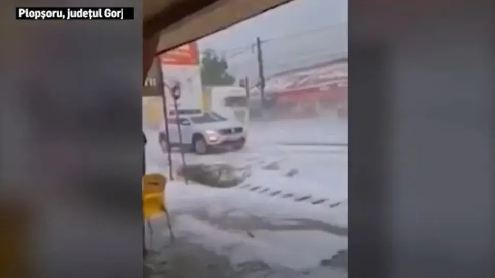 VIDEO - Zăpadă, în Gorj, în prima zi din luna lui Cuptor