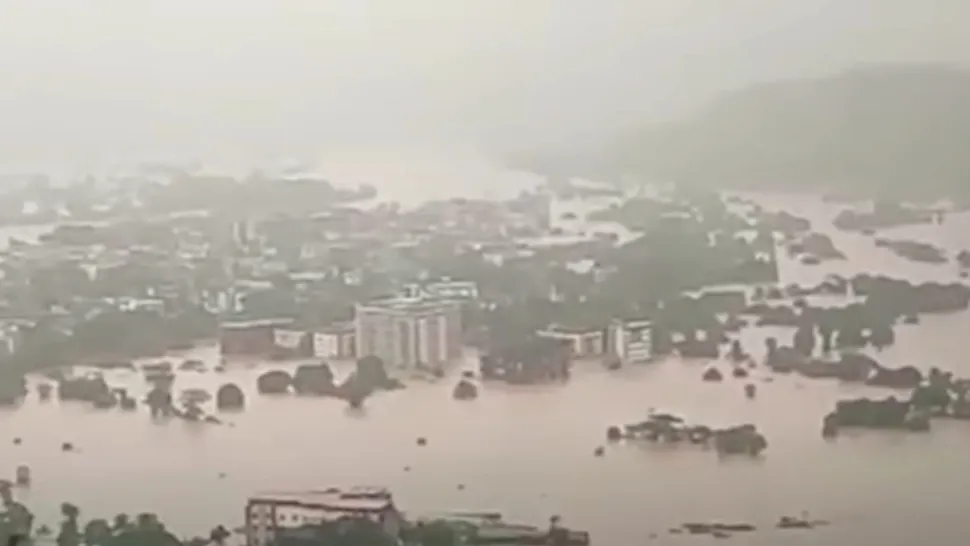 India, în pragul unei catastrofe - Țara, devastată de inundații și alunecări de teren: Peste 100 de morți și zeci de dispăruți