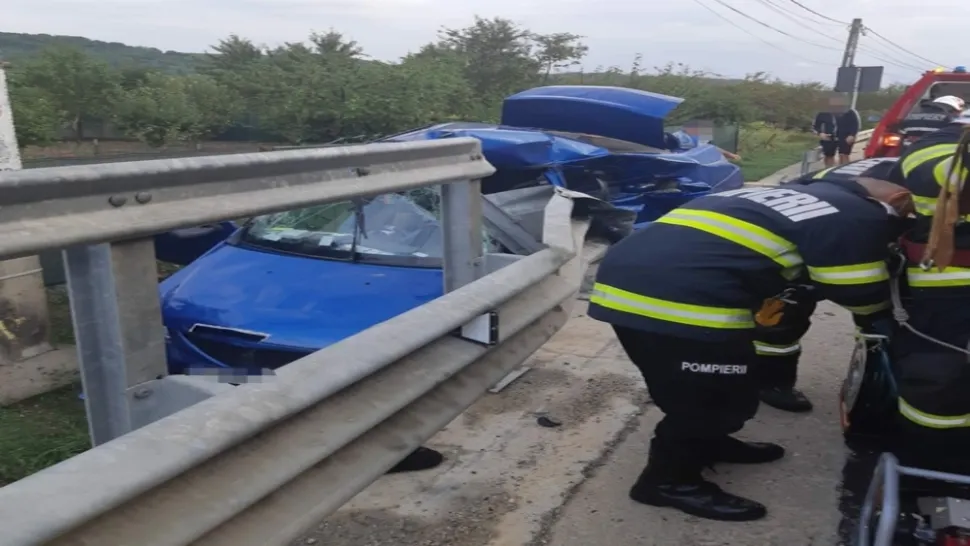 2 accidente rutiere petrecute concomitent, în județul Argeş. O persoană a rămas încarcerată