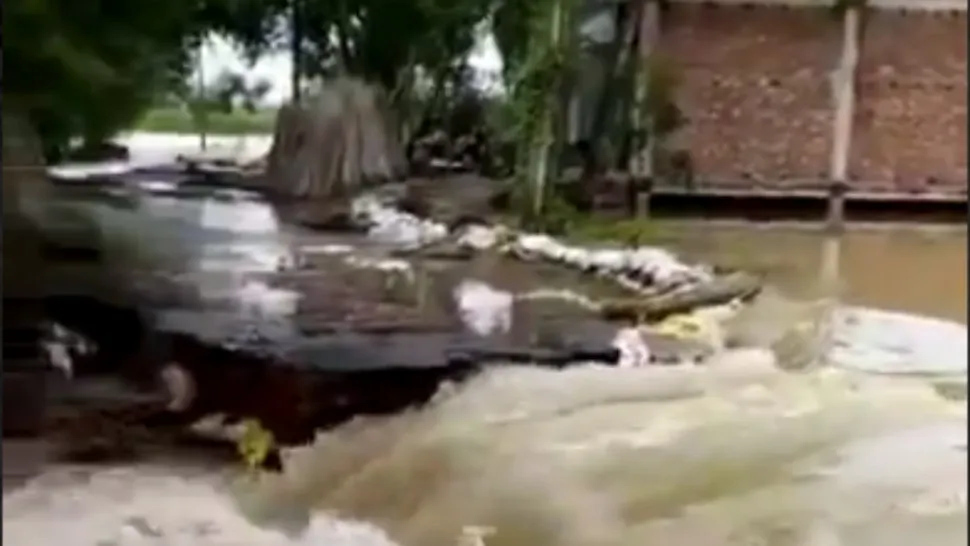 India, lovită de inundații devastatoare: 16 morți. Sute de mii de oameni au fost evacuați