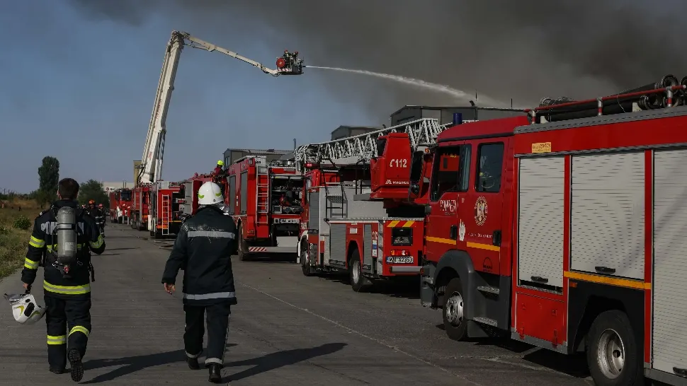 Incendiu URIAȘ lângă București! Intervenție dificilă a pompierilor - Mesaj RO Alert după degajările de FUM - VIDEO