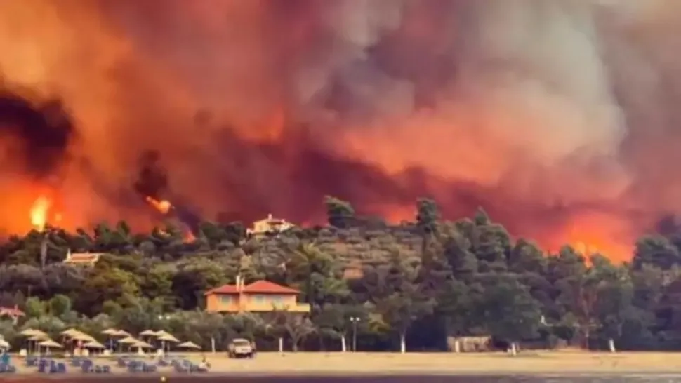 Un avion s-a PRĂBUȘIT în timp ce participa la stingerea incendiilor de vegetație din Grecia