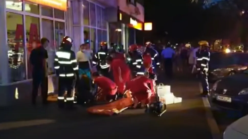 Mama gemenilor căzuți de la etajul 10 al unui bloc din Ploiești, LIVE pe rețele de socializare imediat după înmormântare