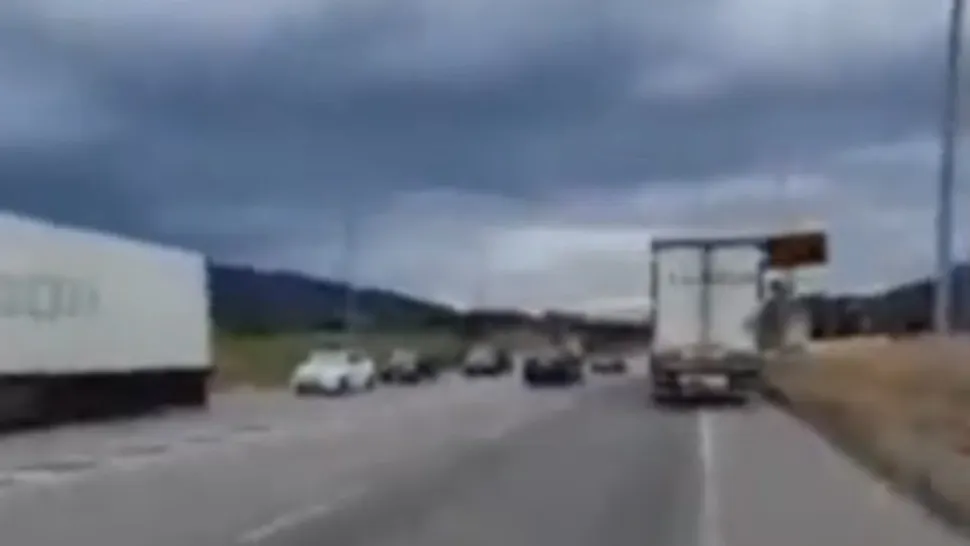 VIDEO Un român a devenit EROU în Spania după ce a oprit din mers un TIR al cărui șofer era beat