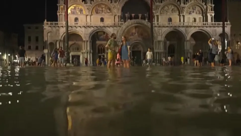 VIDEO Fenomen rar: Inundațiile din Veneția, deliciu pentru turiști