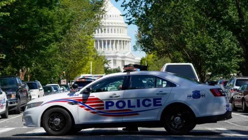 VIDEO - ALERTĂ de gradul ZERO la Washington! Un bărbat a amenințat că detonează o bombă lângă Biblioteca Congresului SUA