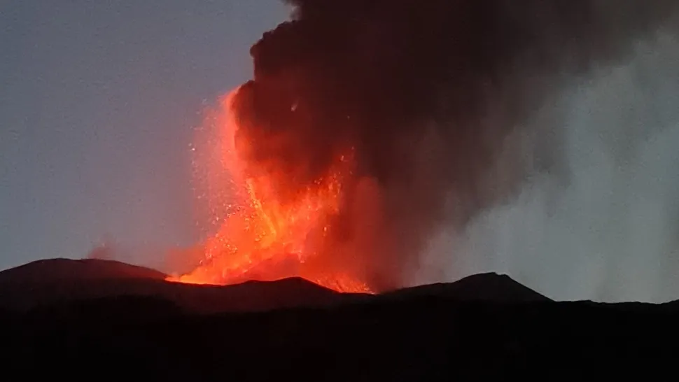 FOTO-VIDEO Vulcanul Etna din sudul Italiei, o nouă erupție! IMAGINI spectaculoase