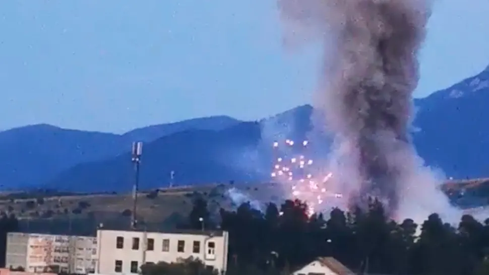 ANCHETĂ după ce un om a murit în explozia de la depozitul de artificii: Angajatul decedat era în afara programului de lucru 