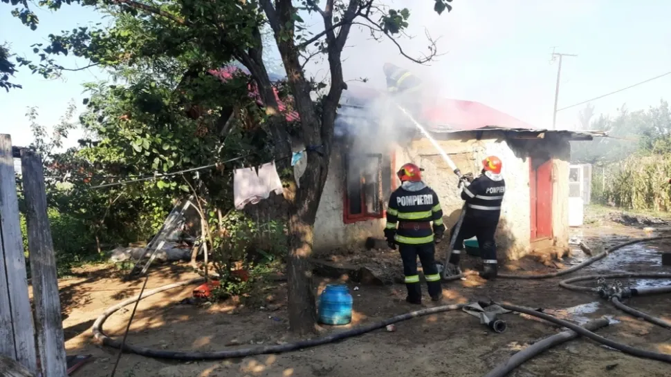Incendiu de amploare, în Galați: casă mistuită de flăcările puternice - VIDEO