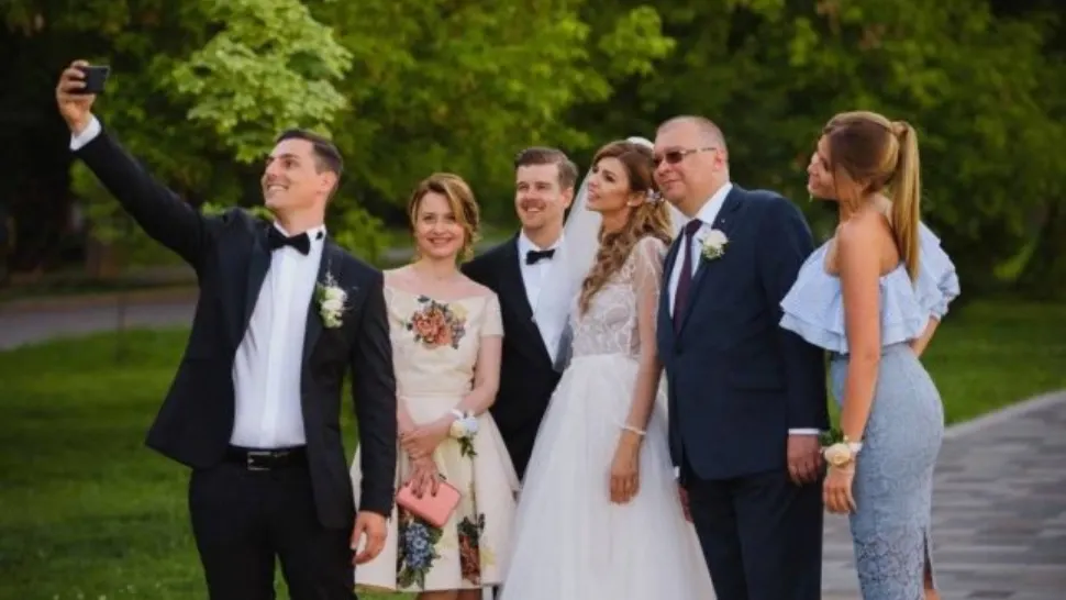 Firma Baronului Galben de Maramureș, contracte cu primării și școli din județ