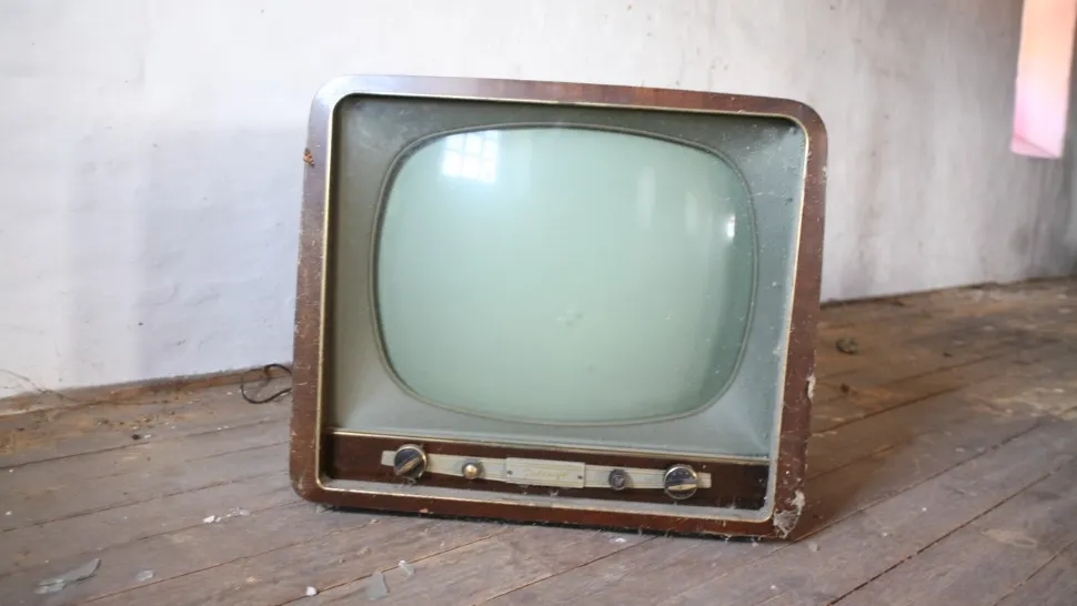 Evoluția televizorului: de la două ore de tv în comunism, la smart tv-uri (P)