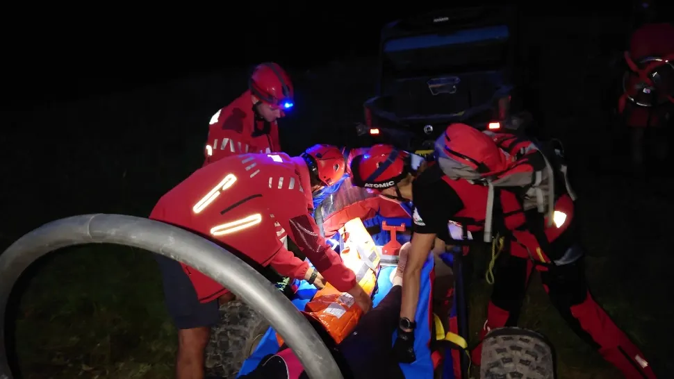 Turiști răniți grav pe munte, noaptea, salvați de Salvamont Neamţ
