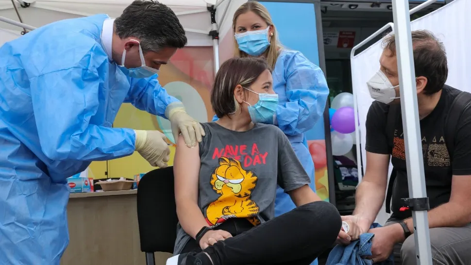 START pentru vaccinarea anti-COVID-19 cu Moderna a adolescenților - Ce trebuie să știe părinții, din 2 august 