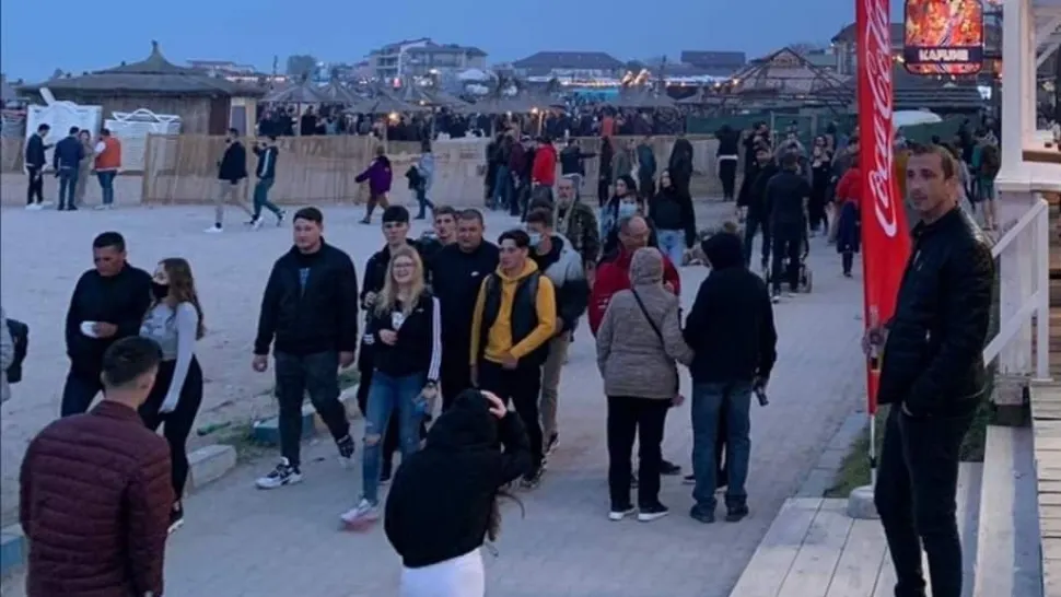 VIDEO - Scandal în Vama Veche între maneliști și rockeri - O boxă a fost distrusă